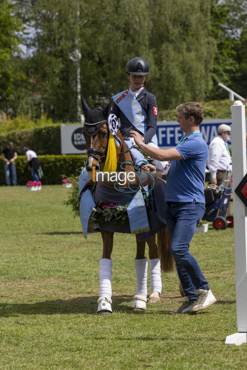 dressage PrizeGiving_Hamburg_20240512_SS350411.jpg